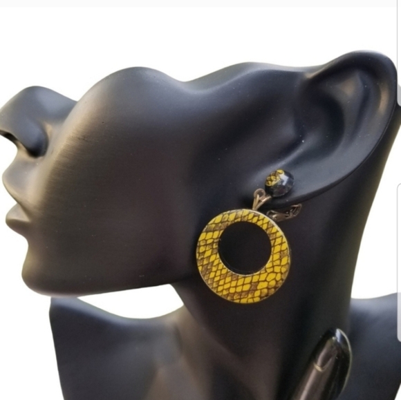 VINTAGE YELLOW & BLACK SNAKESKIN PATTERN NECKLACE, EARRINGS & BRACELET SET - Picture 2 of 8